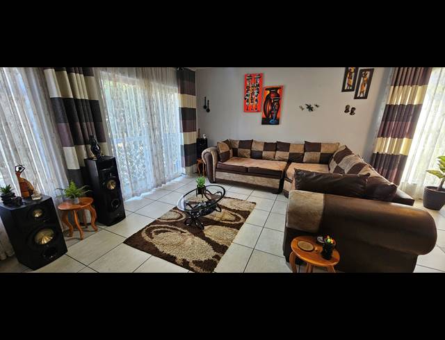 2 BEDROOM TOWNHOUSE FOR SALE IN SOUTH CREST